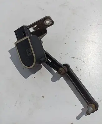 Headlight/headlamp level sensor
