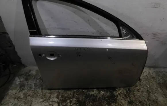 Renault Latitude (L70) Front door