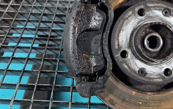 Peugeot 208 I Front brake caliper IMPRK1547371