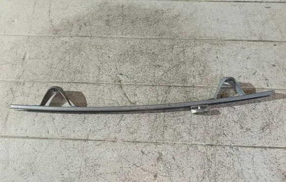 Opel Zafira B Front door windshield rail 13132428