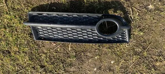 Audi A5 8T 8F Front bumper lower grill 8J0807682