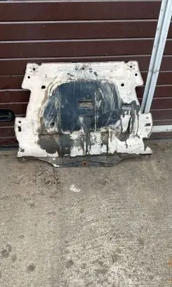 Volvo V70 Engine splash shield/under tray