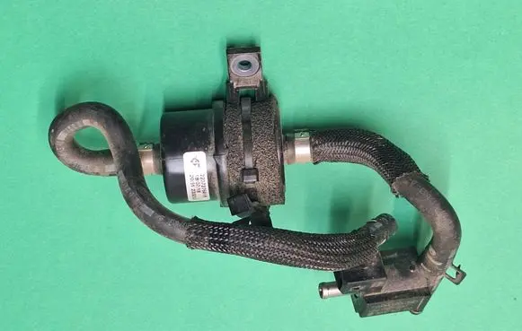 Renault Clio IV Vacuum valve 70134303 8200603558 18T200