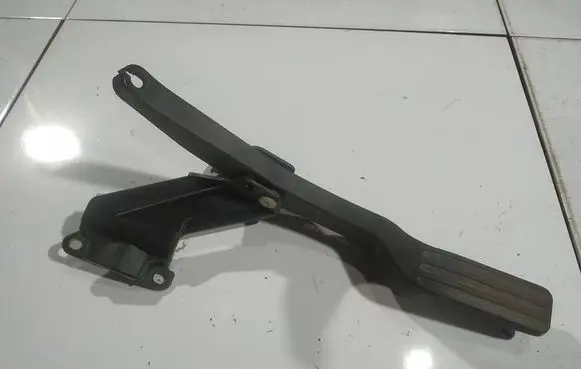 Ford Mondeo Mk III Accelerator throttle pedal 