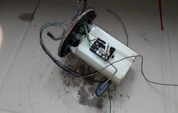 Hyundai Trajet In-tank fuel pump NOCODE