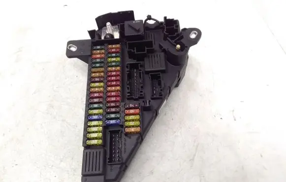 BMW 5 E60 E61 Fuse module 6906619