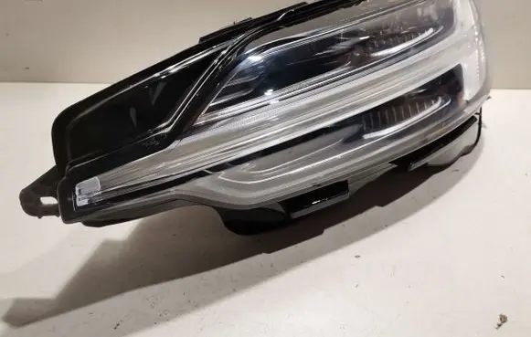 Volvo S60 Headlight/headlamp 32338996