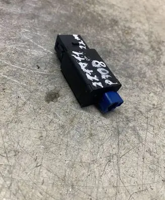 Peugeot 308 USB socket connector 98483947vv