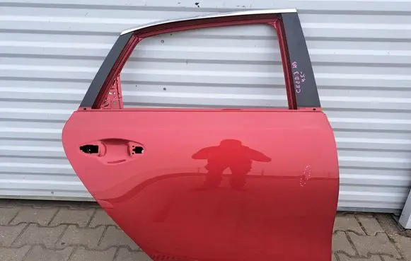 KIA Ceed Rear door 
