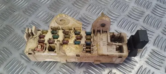 Mazda 323 F Fuse box set