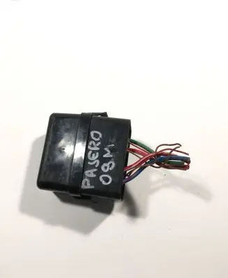 Mitsubishi Pajero Fuse box set 0568002920