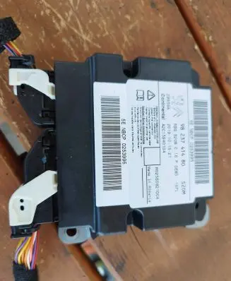 Peugeot 3008 II Airbag control unit/module 9823741480