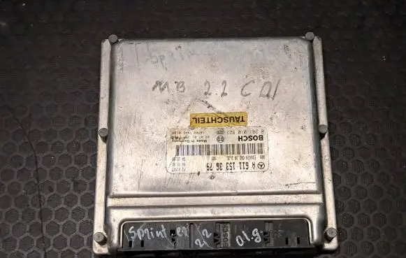 Mercedes-Benz Sprinter W901 W902 W903 W904 Engine control unit/module A6111533679 0281010523