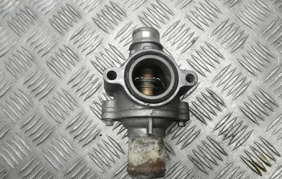 Ford Mustang VI Thermostat housing BR3E8A587MCLC