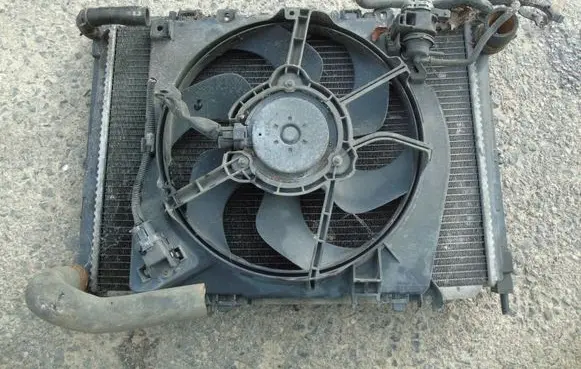 Nissan Note (E11) Electric radiator cooling fan
