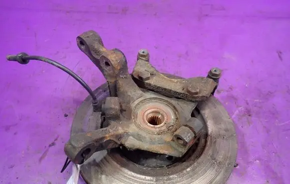 Renault Clio II Front wheel hub spindle knuckle