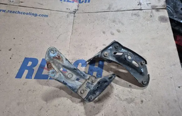 Skoda Octavia Mk2 (1Z) Fender mounting bracket 1Z0821142A