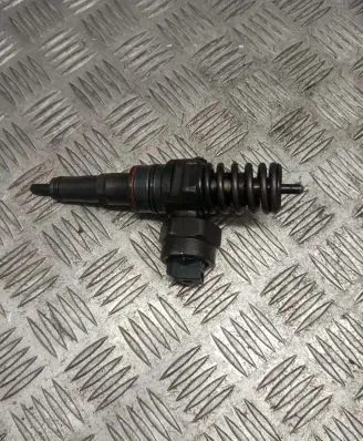 Skoda Fabia Mk1 (6Y) Fuel injector 038130073J