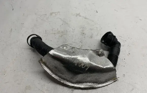 Volkswagen Jetta VII Breather hose/pipe 06L906052