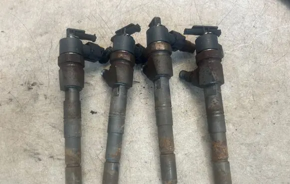 Opel Insignia A Fuel injectors set 0445110327