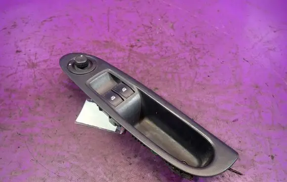 Renault Clio II Quarter vent window switch 