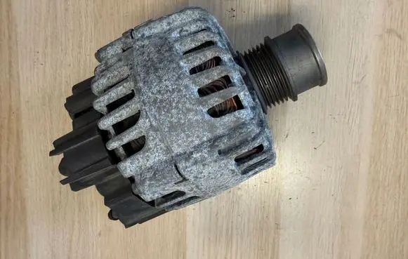 Audi A1 Generator/alternator 04E903015