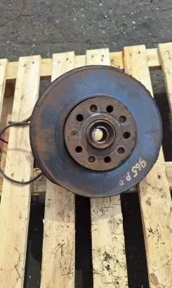 Front wheel hub