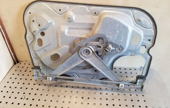 Front window lifting mechanism without motor