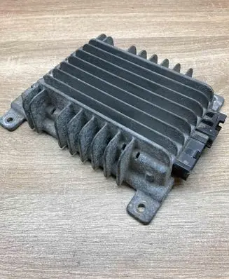 Nissan Maxima A34 Sound amplifier 280607Y300