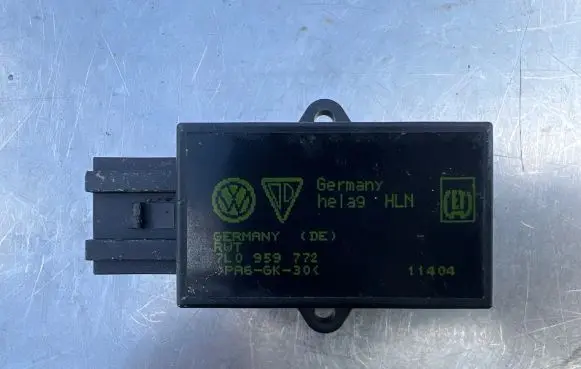 Volkswagen Touran I Seat heating relay 7L0959772