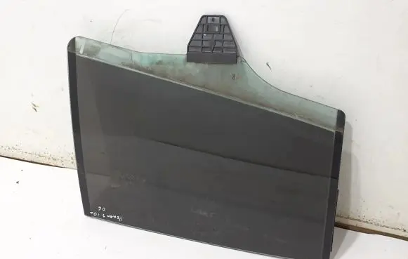 Rear door window glass