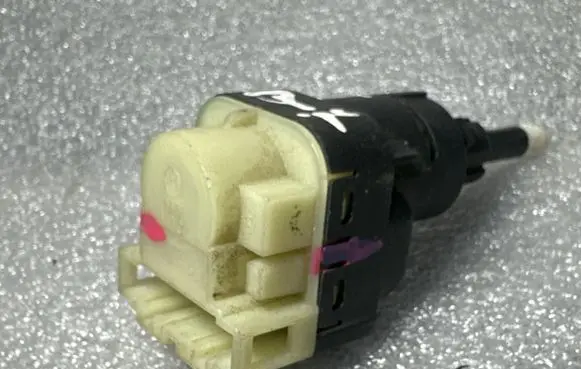 Audi A4 S4 B7 8E 8H Brake pedal sensor switch 1K2945511