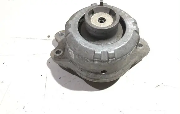 Mercedes-Benz C W205 Engine mount bracket A2052407900
