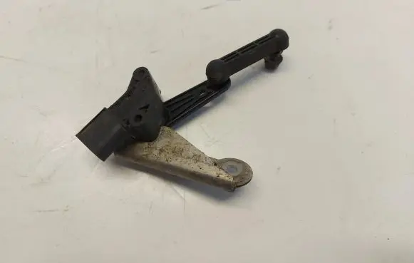 Headlight/headlamp level sensor