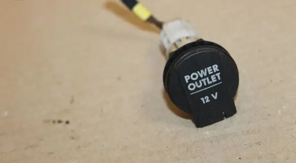 Volkswagen PASSAT B5.5 12 V Socket (rear) 