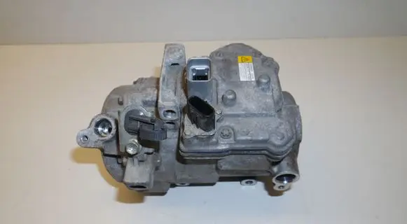 Lexus RX 450H Air conditioning (A/C) compressor (pump) 0422001272