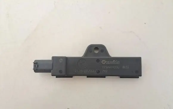 BMW X3 G01 Keyless system antenna 6832066