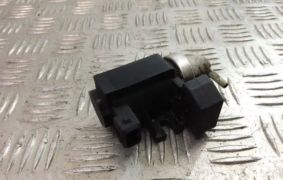 BMW 5 F10 F11 Turbo solenoid valve 7595374