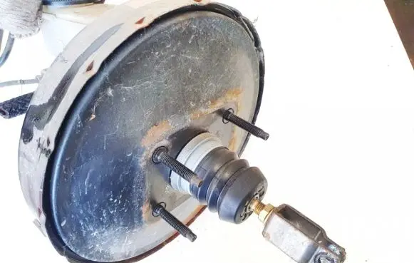 Mazda 626 Brake booster 83404918 834-04918