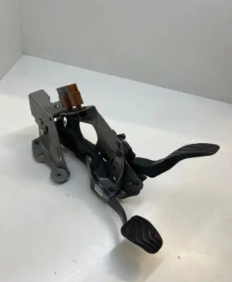 Renault Kadjar Pedal assembly 465014EA2B