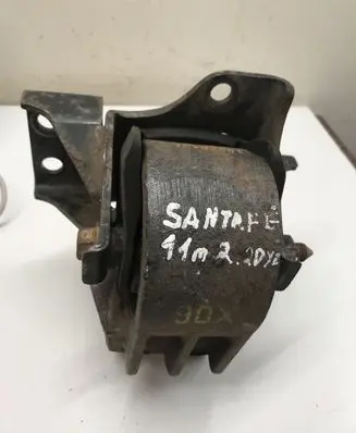 Hyundai Santa Fe Engine mount bracket 218322B200