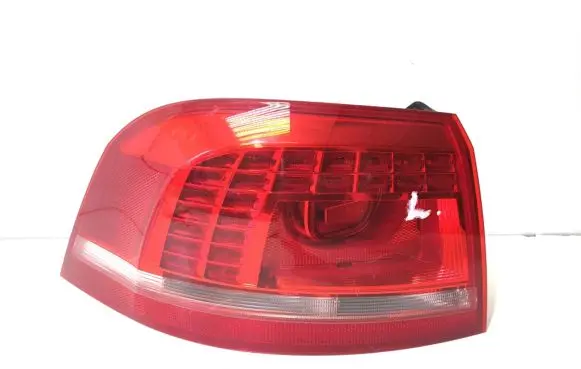 Volkswagen PASSAT B7 Rear/tail lights 3AF945207B