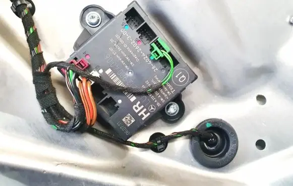 Mercedes-Benz E W212 Door control unit/module a2129004006 28-4024-2602-3-00