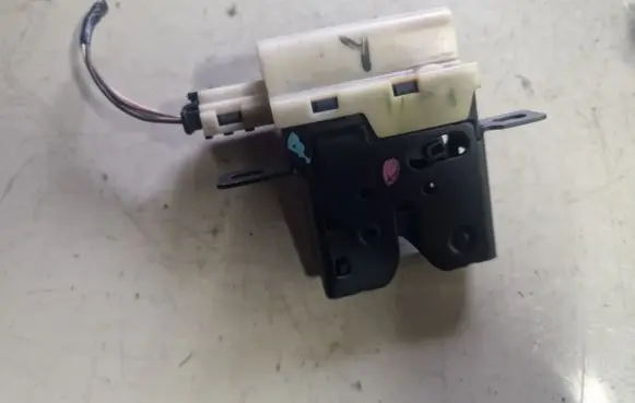Renault Espace - Grand espace IV Tailgate window lock/catch/latch 8200000894