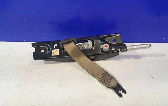 Volvo S80 Front seatbelt 39817384