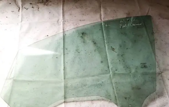 Fiat Croma Front door window glass four-door as2