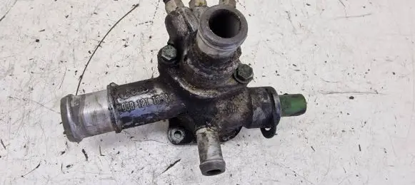 Volkswagen PASSAT B5.5 Engine coolant pipe/hose 038121133A