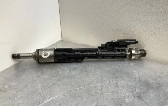 BMW 7 F01 F02 F03 F04 Fuel injector PA6635GF 0261500186 1307310313
