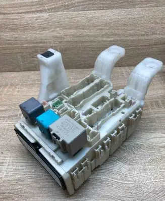 Toyota Prius (XW20) Fuse module 404270305 4F230579