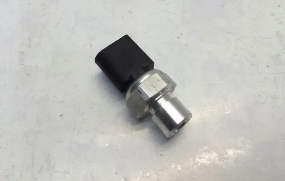 Audi A1 Air conditioning (A/C) pressure sensor 5Q0858126A